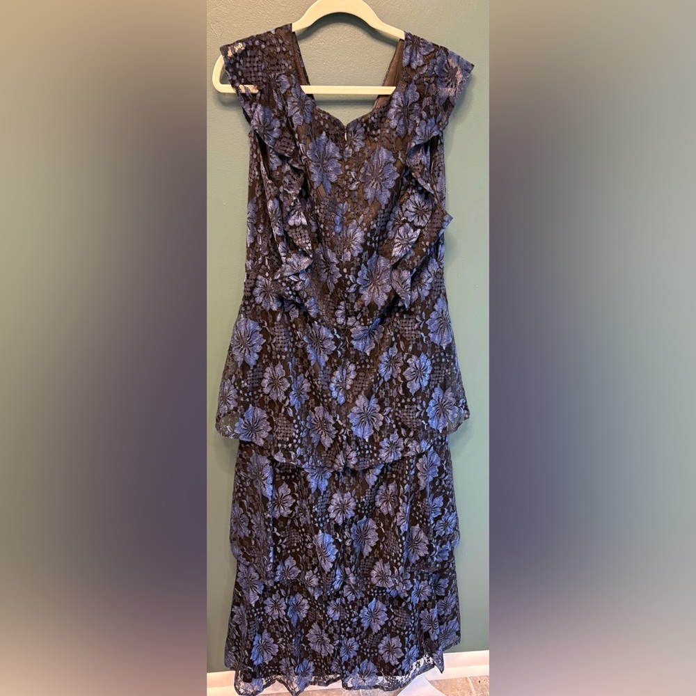 Lulus Navy Floral Lace Tiered Feminine Old Money Coquette Girl Maxi Dress sz 2X - Picture 2 of 6